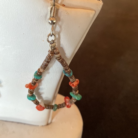 Santa Domingo hoop heishi chip turquoise & spiney oyster earrings - Picture 3 of 6